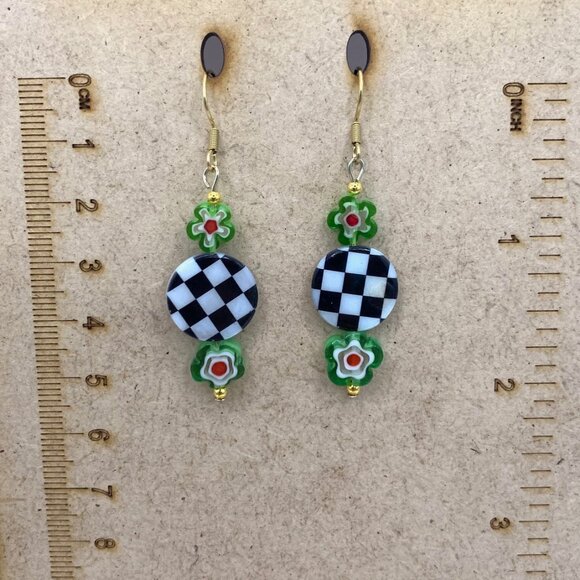 Black & White Checkerboard Lime Green Flower Handmade Bead Earrings LR149 - Picture 4 of 5